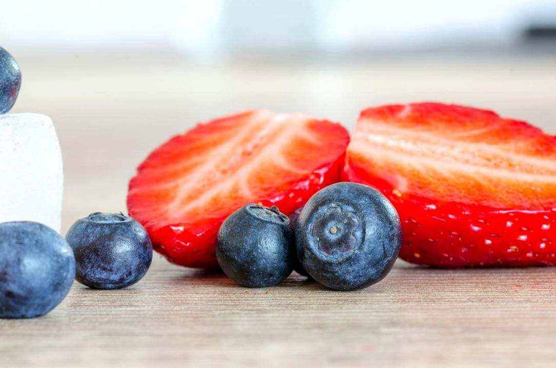 Summer fruit crumble